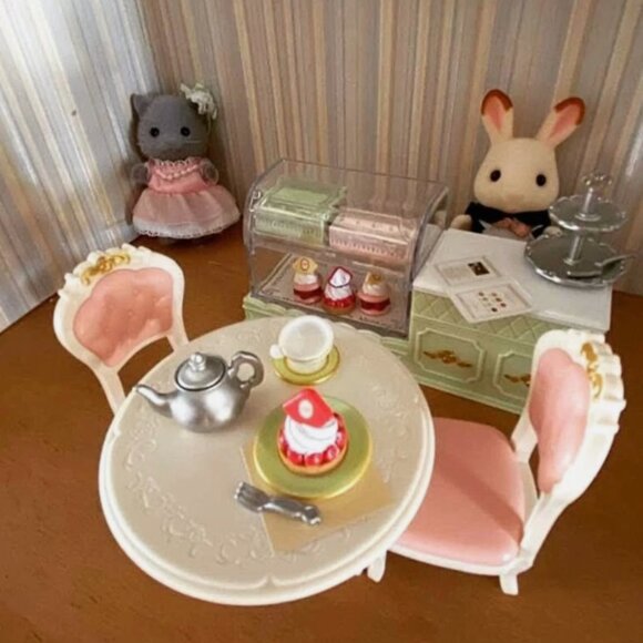 Slyvanian Families x Ladurée Les Secrets Tea Party Set (please read description) - Picture 2 of 5